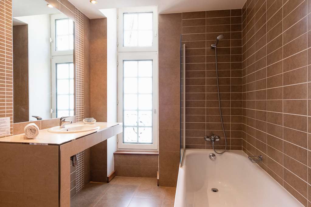 The Originals City, Hotel La Reine Jeanne, Orthez Room photo